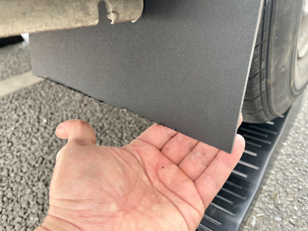 カットした泥除け