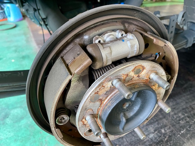 ハイエース　ブレーキシュー交換