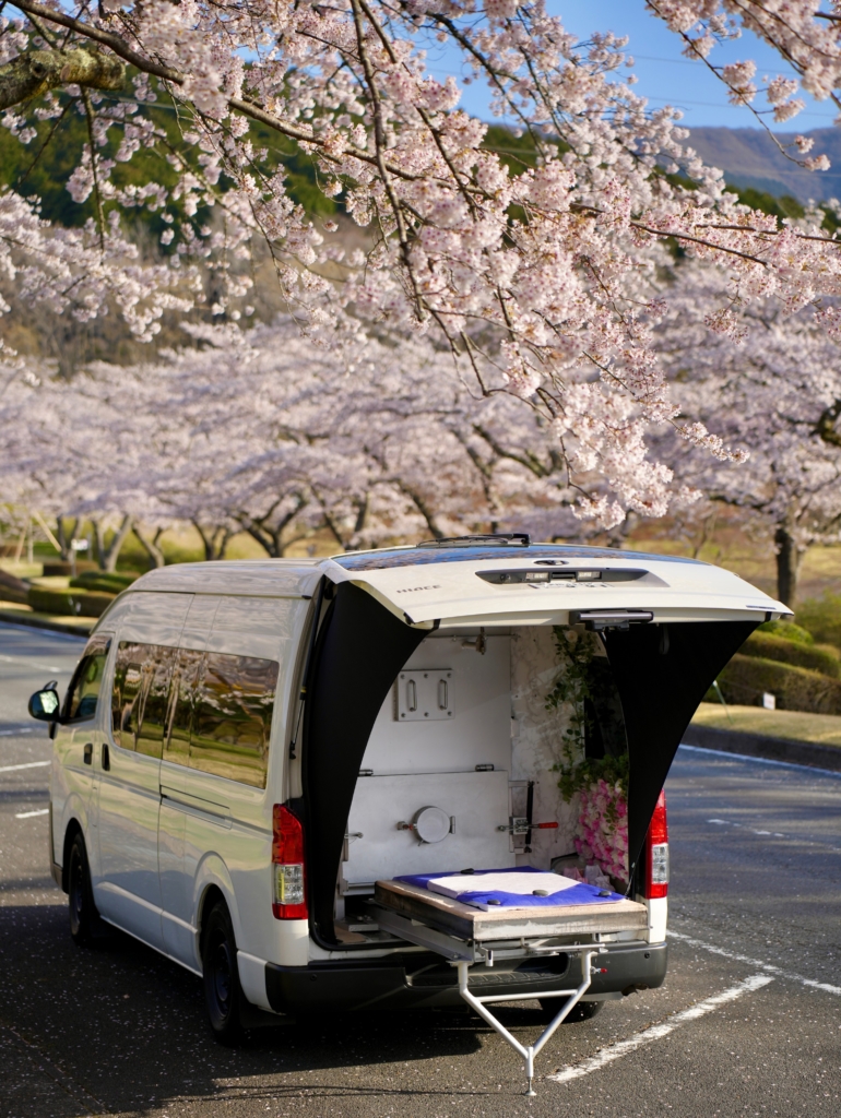 プティセレモ　火葬車