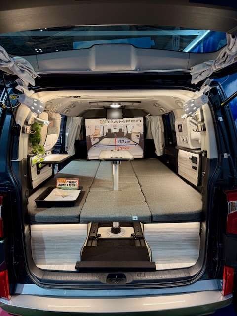 キャンピング仕様の車